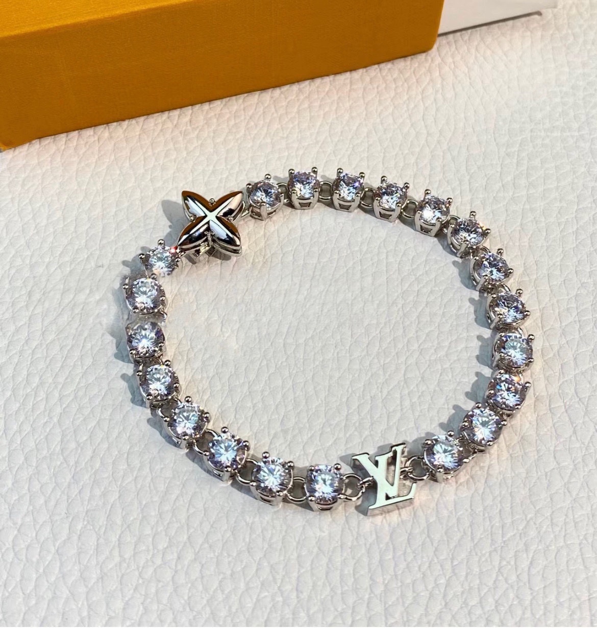 LV Bracelet 03lyr441